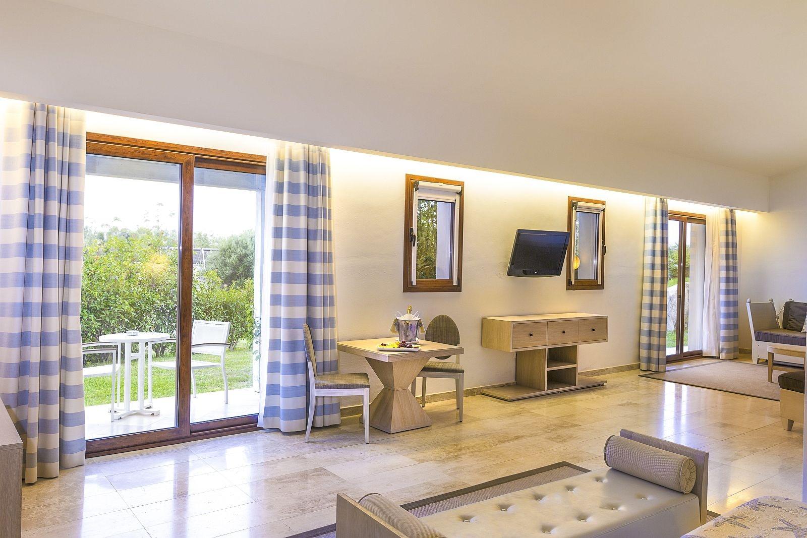 סאן תאודורו Grande Baia Resort & Spa מראה חיצוני תמונה