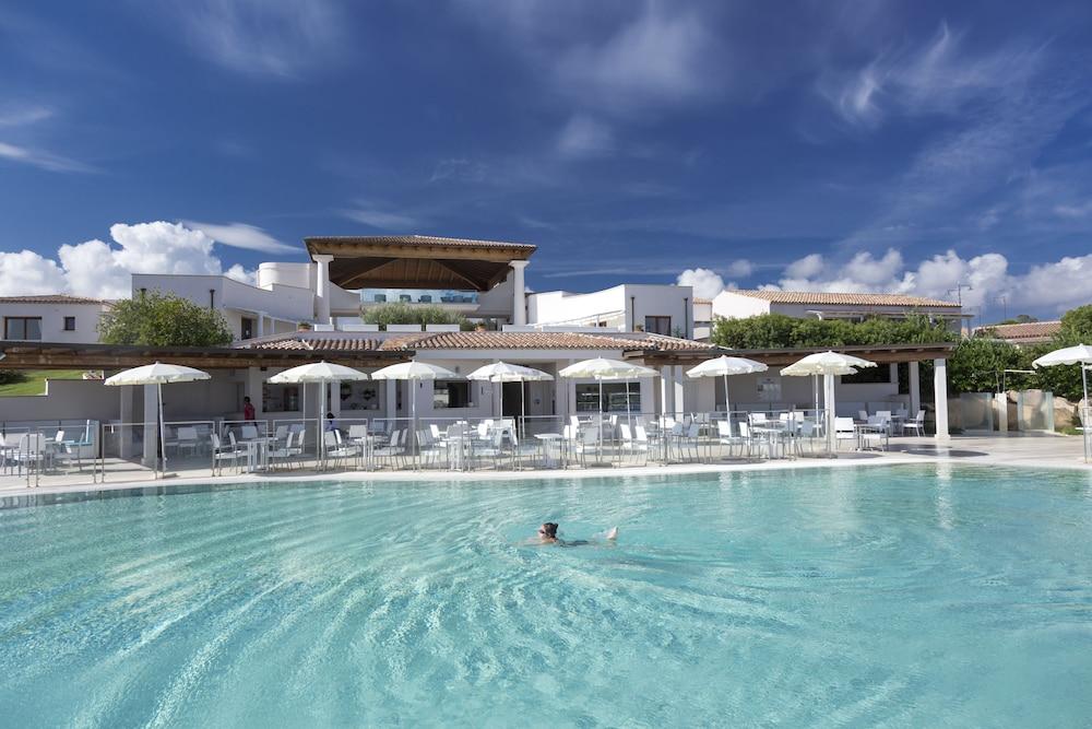 סאן תאודורו Grande Baia Resort & Spa מראה חיצוני תמונה